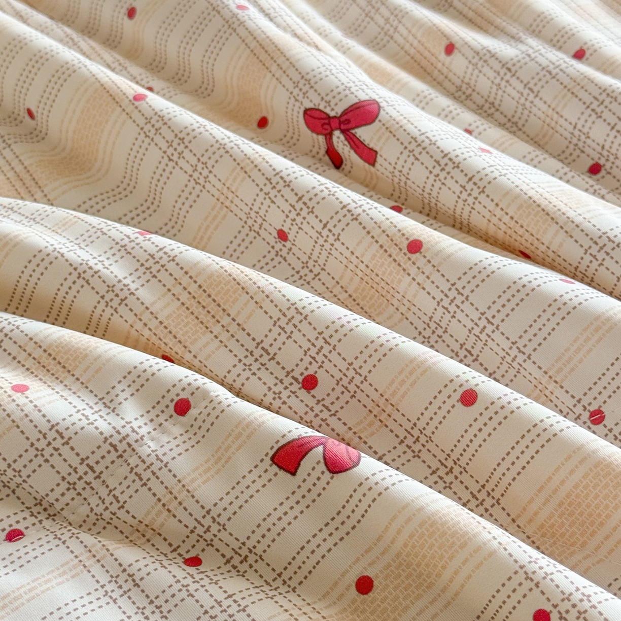 91家纺网 家纺一手货源 找家纺 莱登卡奴 2026新款新款A类凉感丝锦氨数码印花夏被四件套 蝶恋