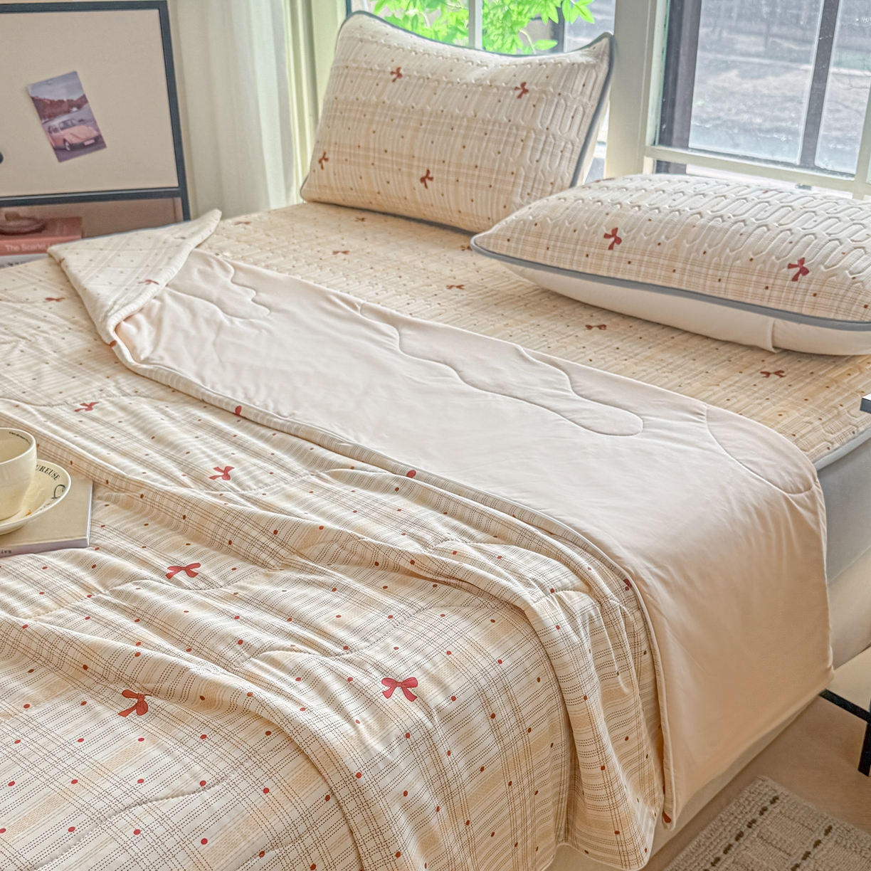 91家纺网 家纺一手货源 找家纺 莱登卡奴 2026新款新款A类凉感丝锦氨数码印花夏被四件套 蝶恋