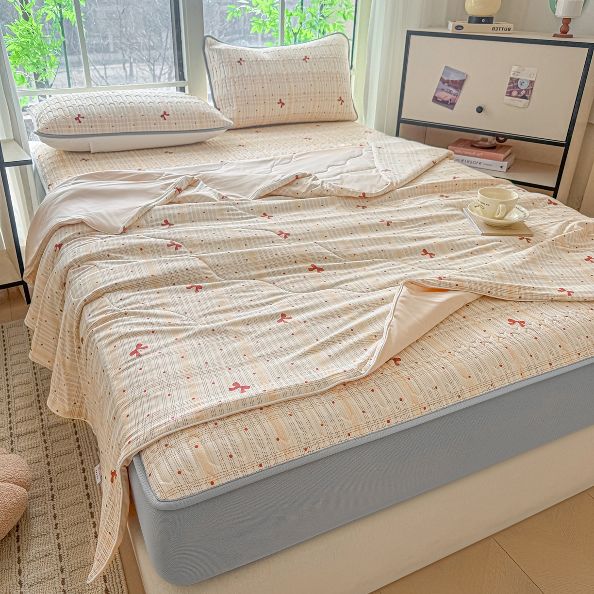 91家纺网 家纺一手货源 找家纺 莱登卡奴 2026新款新款A类凉感丝锦氨数码印花夏被四件套 蝶恋