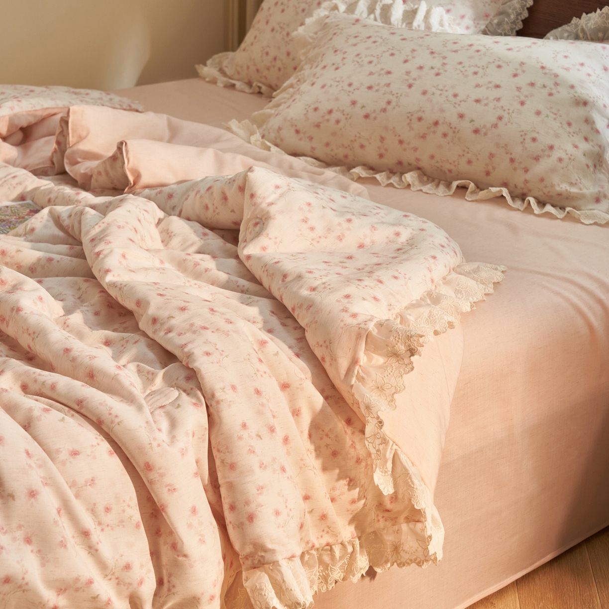 91家纺网 家纺一手货源 找家纺 晨曦家纺 2026新款高端纯棉天丝棉麻莱赛尔夏凉被四件套 粉雾小蔷薇