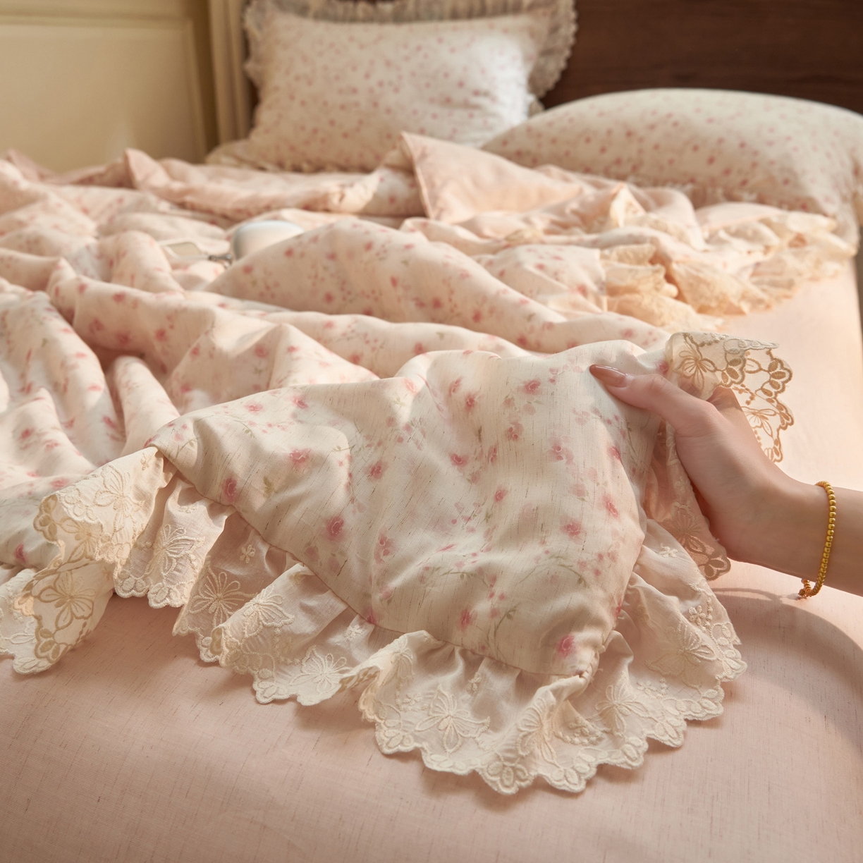 91家纺网 家纺一手货源 找家纺 晨曦家纺 2026新款高端纯棉天丝棉麻莱赛尔夏凉被四件套 粉雾小蔷薇