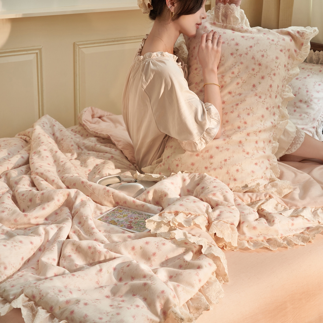 91家纺网 家纺一手货源 找家纺 晨曦家纺 2026新款高端纯棉天丝棉麻莱赛尔夏凉被四件套 粉雾小蔷薇