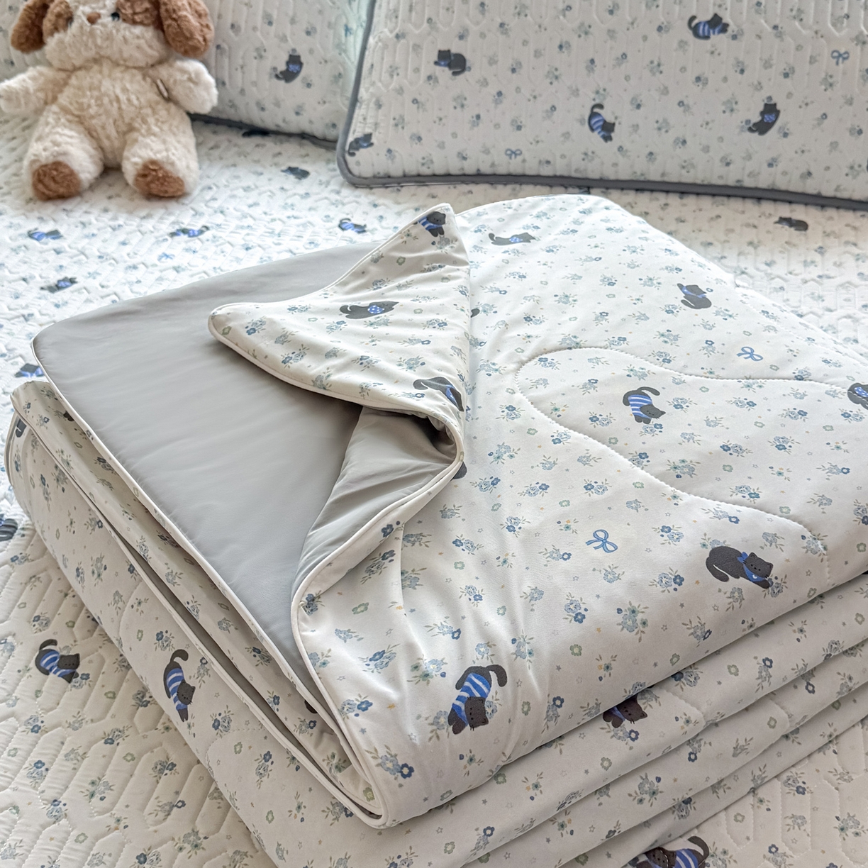 91家纺网 家纺一手货源 找家纺 莱登卡奴 2026新款新款A类凉感丝锦氨数码印花夏被四件套 花田物语