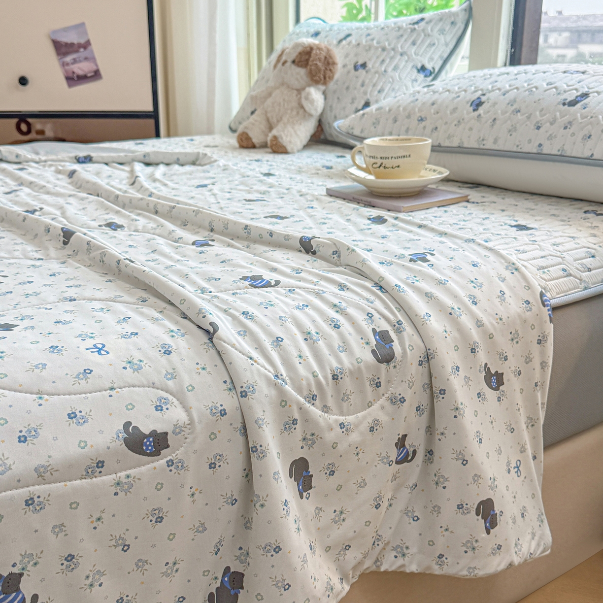 91家纺网 家纺一手货源 找家纺 莱登卡奴 2026新款新款A类凉感丝锦氨数码印花夏被四件套 花田物语