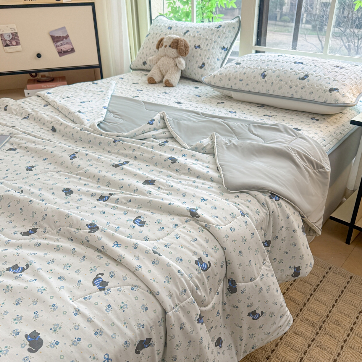 91家纺网 家纺一手货源 找家纺 莱登卡奴 2026新款新款A类凉感丝锦氨数码印花夏被四件套 花田物语