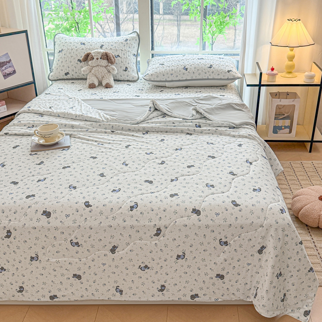 91家纺网 家纺一手货源 找家纺 莱登卡奴 2026新款新款A类凉感丝锦氨数码印花夏被四件套 花田物语