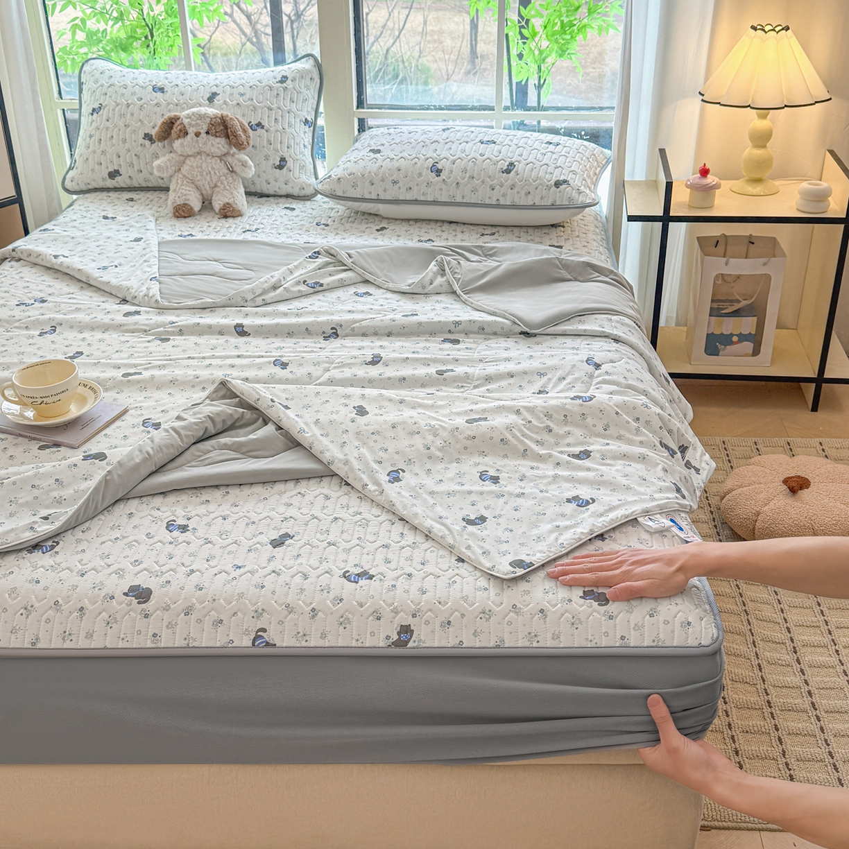 91家纺网 家纺一手货源 找家纺 莱登卡奴 2026新款新款A类凉感丝锦氨数码印花夏被四件套 花田物语