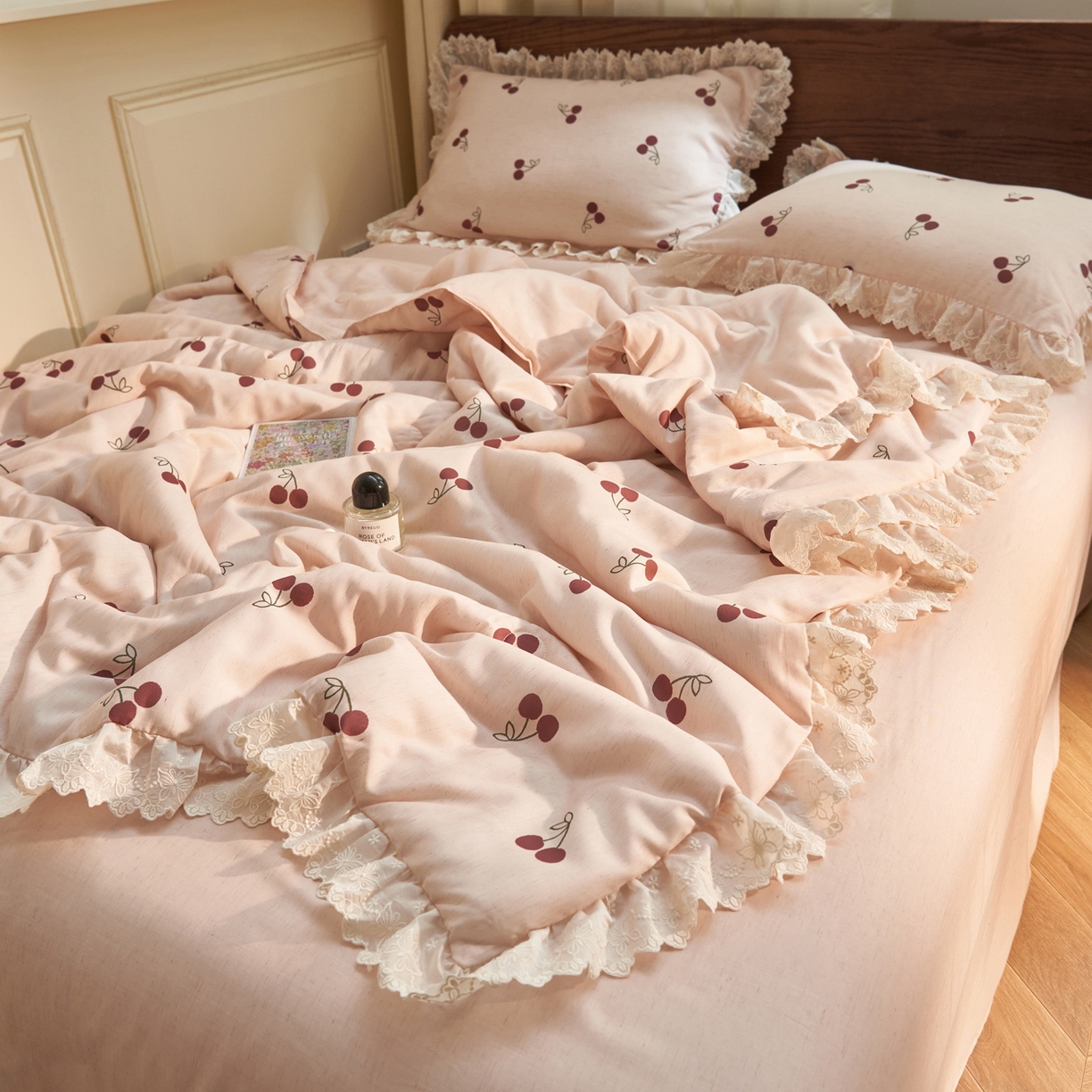 91家纺网 家纺一手货源 找家纺 晨曦家纺 2026新款高端纯棉天丝棉麻莱赛尔夏凉被四件套 奶油樱桃