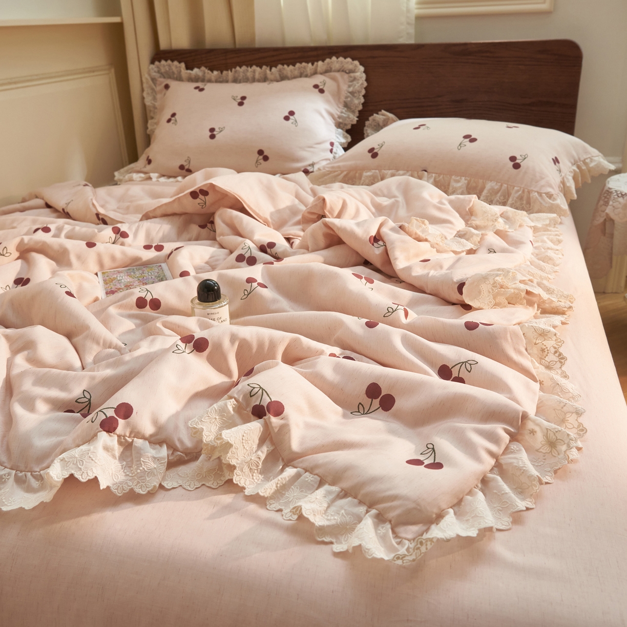 91家纺网 家纺一手货源 找家纺 晨曦家纺 2026新款高端纯棉天丝棉麻莱赛尔夏凉被四件套 奶油樱桃