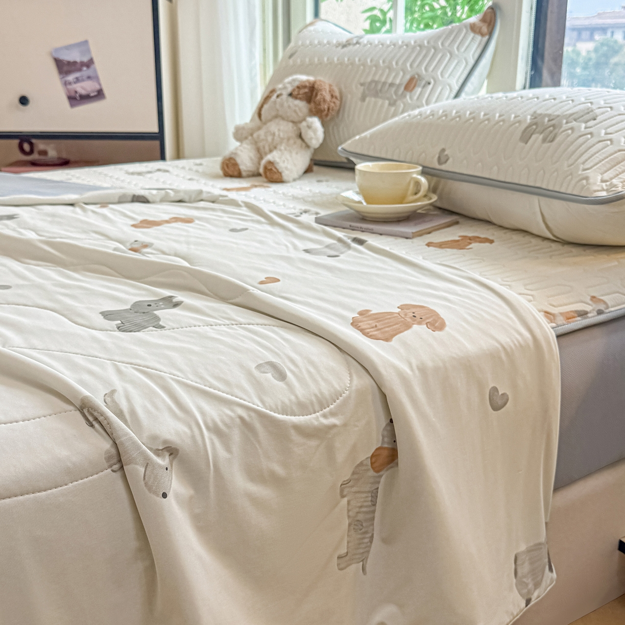 91家纺网 家纺一手货源 找家纺 莱登卡奴 2026新款新款A类凉感丝锦氨数码印花夏被四件套 萌宠小狗