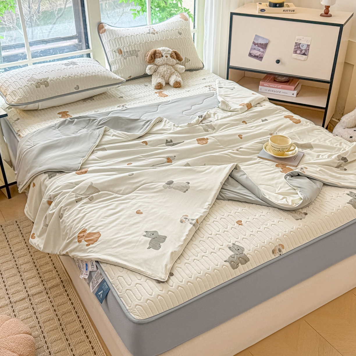 91家纺网 家纺一手货源 找家纺 莱登卡奴 2026新款新款A类凉感丝锦氨数码印花夏被四件套 萌宠小狗