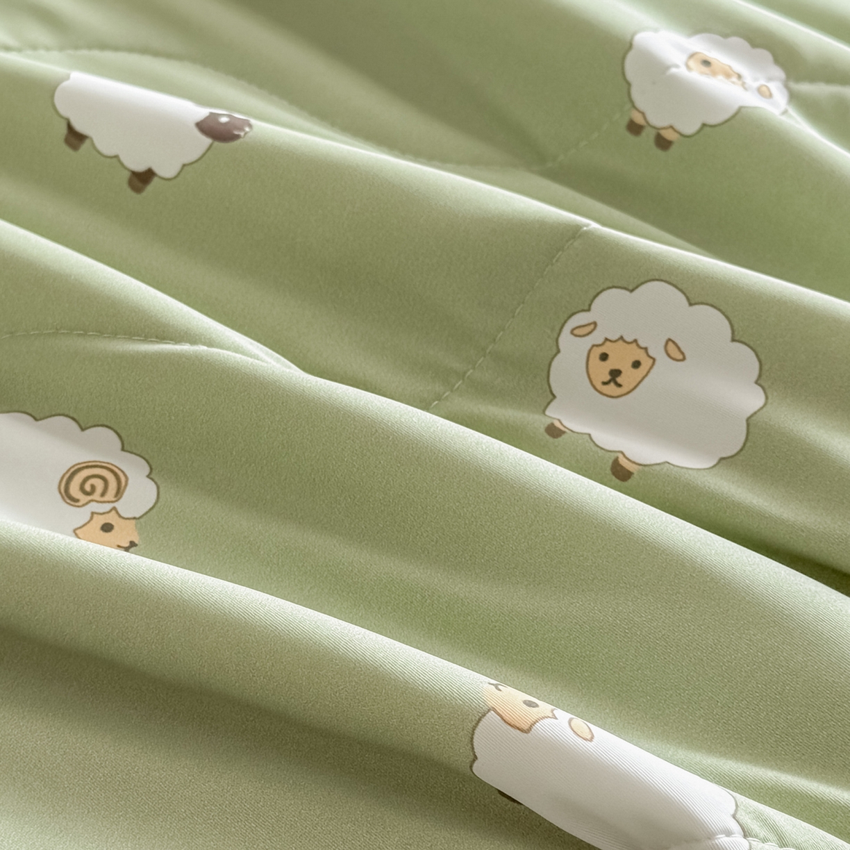 91家纺网 家纺一手货源 找家纺 莱登卡奴 2026新款新款A类凉感丝锦氨数码印花夏被四件套 绵风漫野