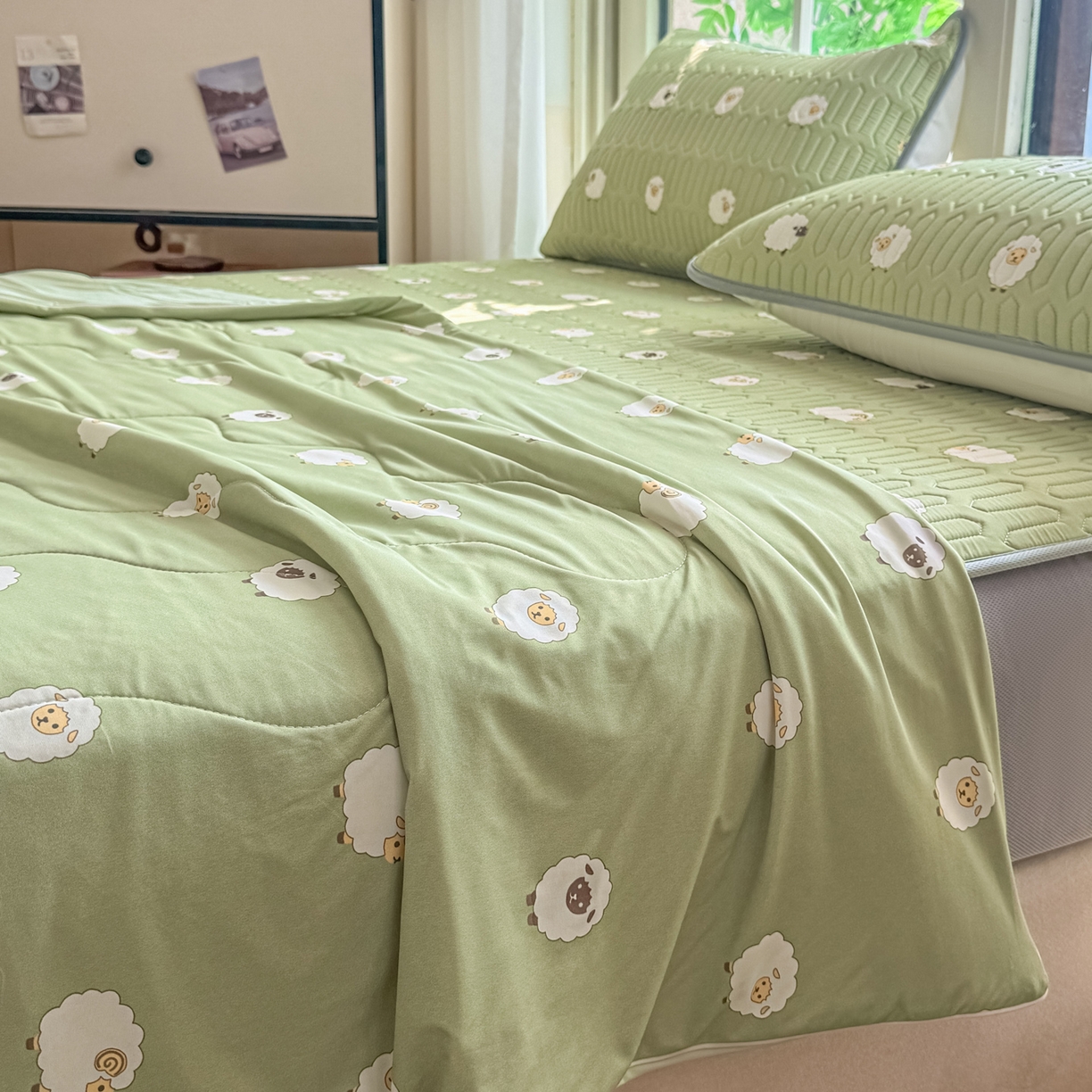 91家纺网 家纺一手货源 找家纺 莱登卡奴 2026新款新款A类凉感丝锦氨数码印花夏被四件套 绵风漫野