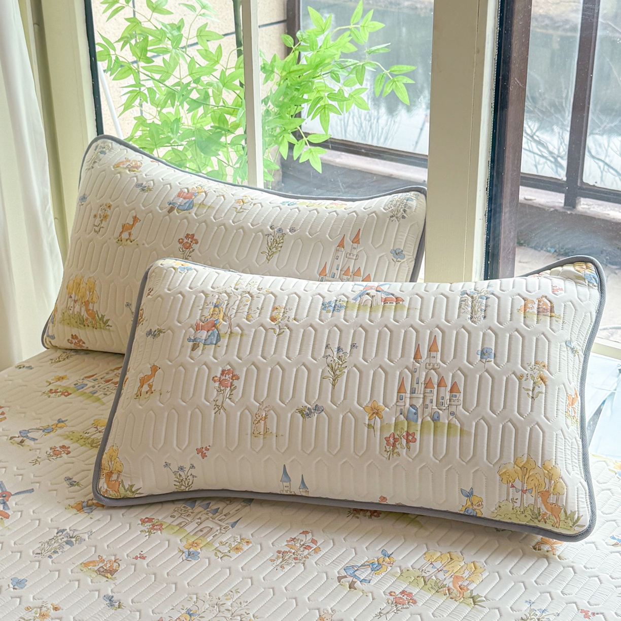 91家纺网 家纺一手货源 找家纺 莱登卡奴 2026新款新款A类凉感丝锦氨数码印花夏被四件套 浅梦田园