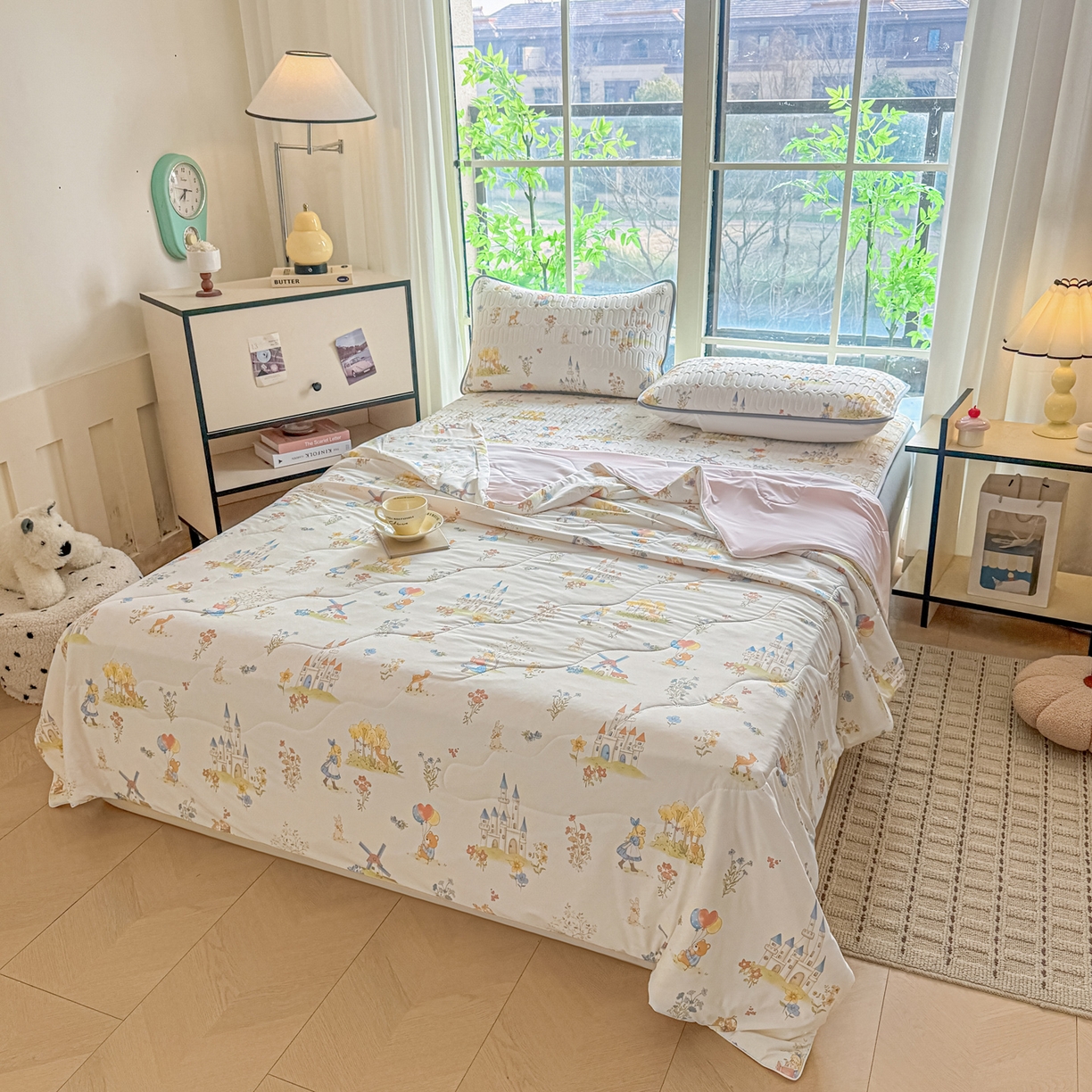 91家纺网 家纺一手货源 找家纺 莱登卡奴 2026新款新款A类凉感丝锦氨数码印花夏被四件套 浅梦田园