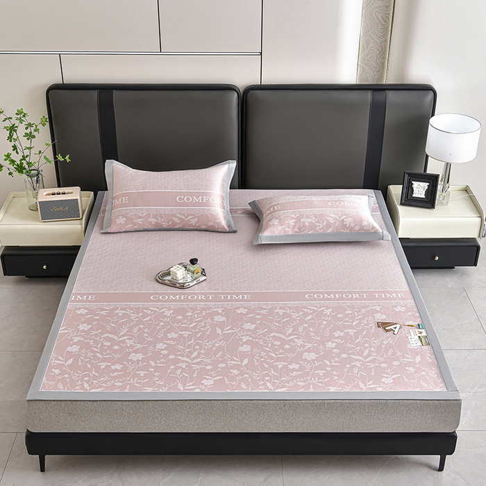 91家纺网 家纺一手货源 找家纺 小牛席业 2026春夏新款PE琉璃叶语提花凉感冰丝席席子 粉色