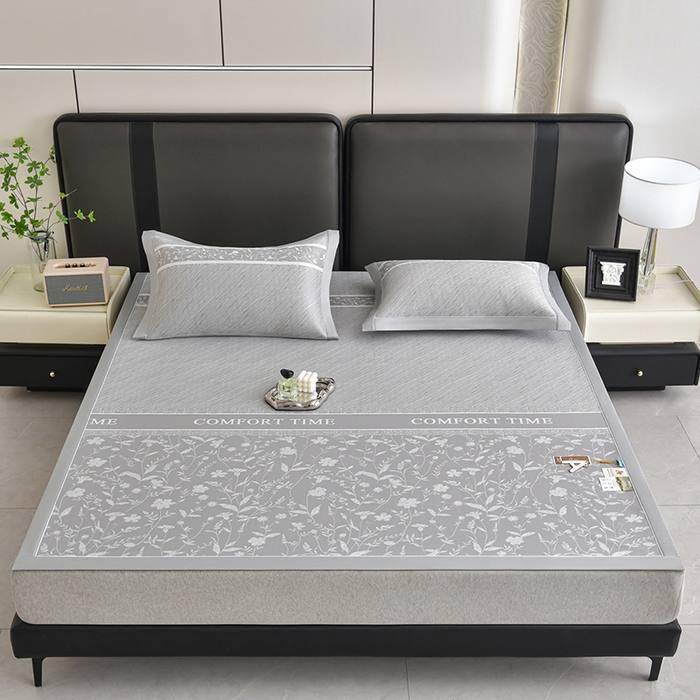 91家纺网 家纺一手货源 找家纺 小牛席业 2026春夏新款PE琉璃叶语提花凉感冰丝席席子 灰色