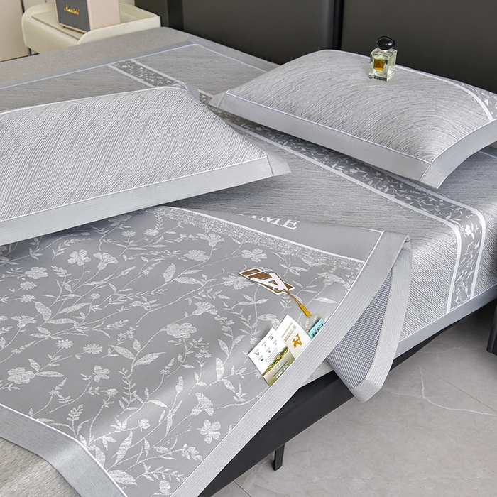 91家纺网 家纺一手货源 找家纺 小牛席业 2026春夏新款PE琉璃叶语提花凉感冰丝席席子 灰色