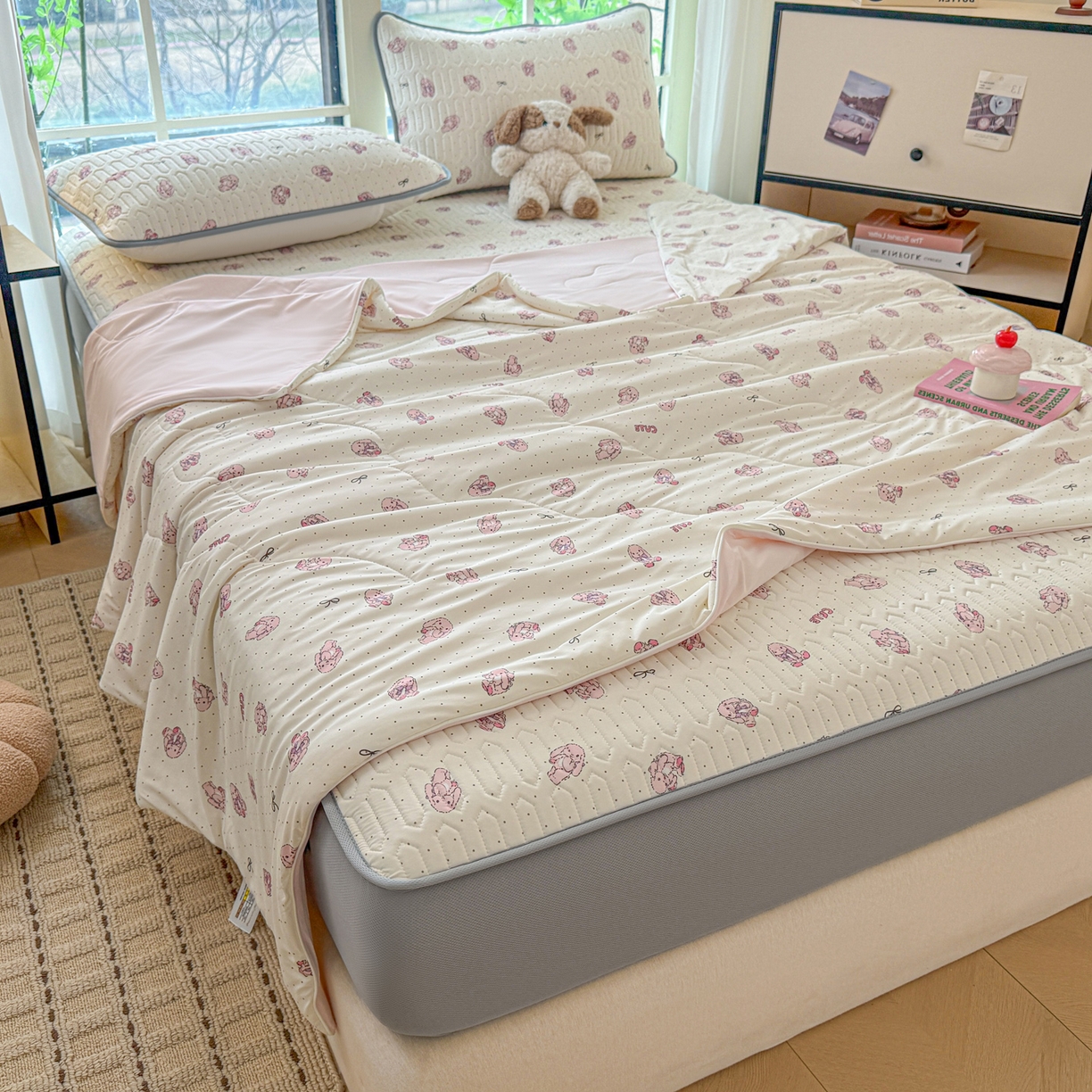 91家纺网 家纺一手货源 找家纺 莱登卡奴 2026新款新款A类凉感丝锦氨数码印花夏被四件套 甜心小兔