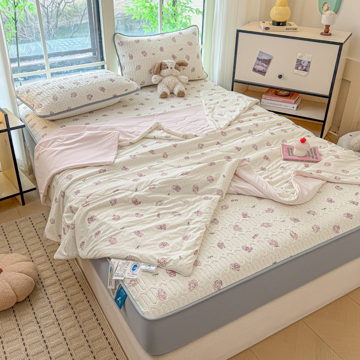 91家纺网 家纺一手货源 找家纺 莱登卡奴 2026新款新款A类凉感丝锦氨数码印花夏被四件套 甜心小兔