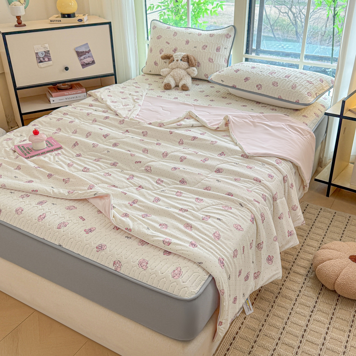 91家纺网 家纺一手货源 找家纺 莱登卡奴 2026新款新款A类凉感丝锦氨数码印花夏被四件套 甜心小兔