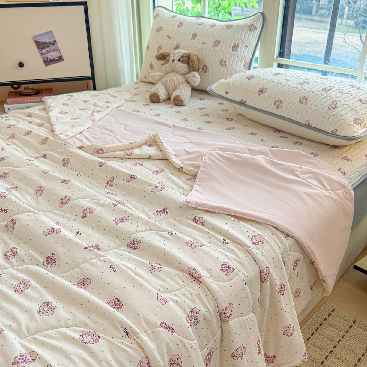 91家纺网 家纺一手货源 找家纺 莱登卡奴 2026新款新款A类凉感丝锦氨数码印花夏被四件套 甜心小兔