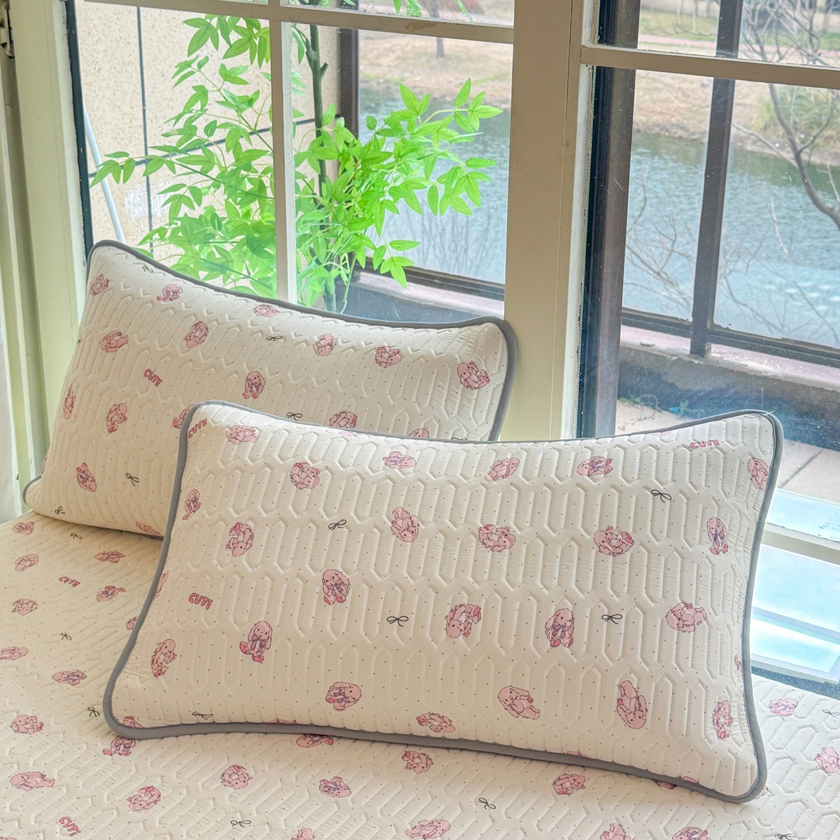 91家纺网 家纺一手货源 找家纺 莱登卡奴 2026新款新款A类凉感丝锦氨数码印花夏被四件套 甜心小兔