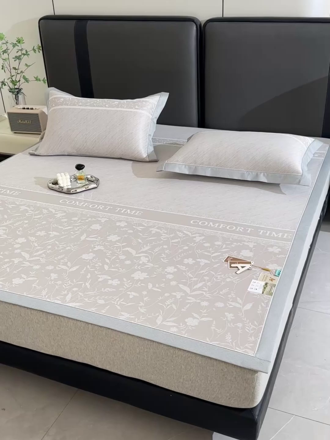 91家纺网 家纺一手货源 找家纺 小牛席业 2026春夏新款PE琉璃叶语提花凉感冰丝席席子 香槟