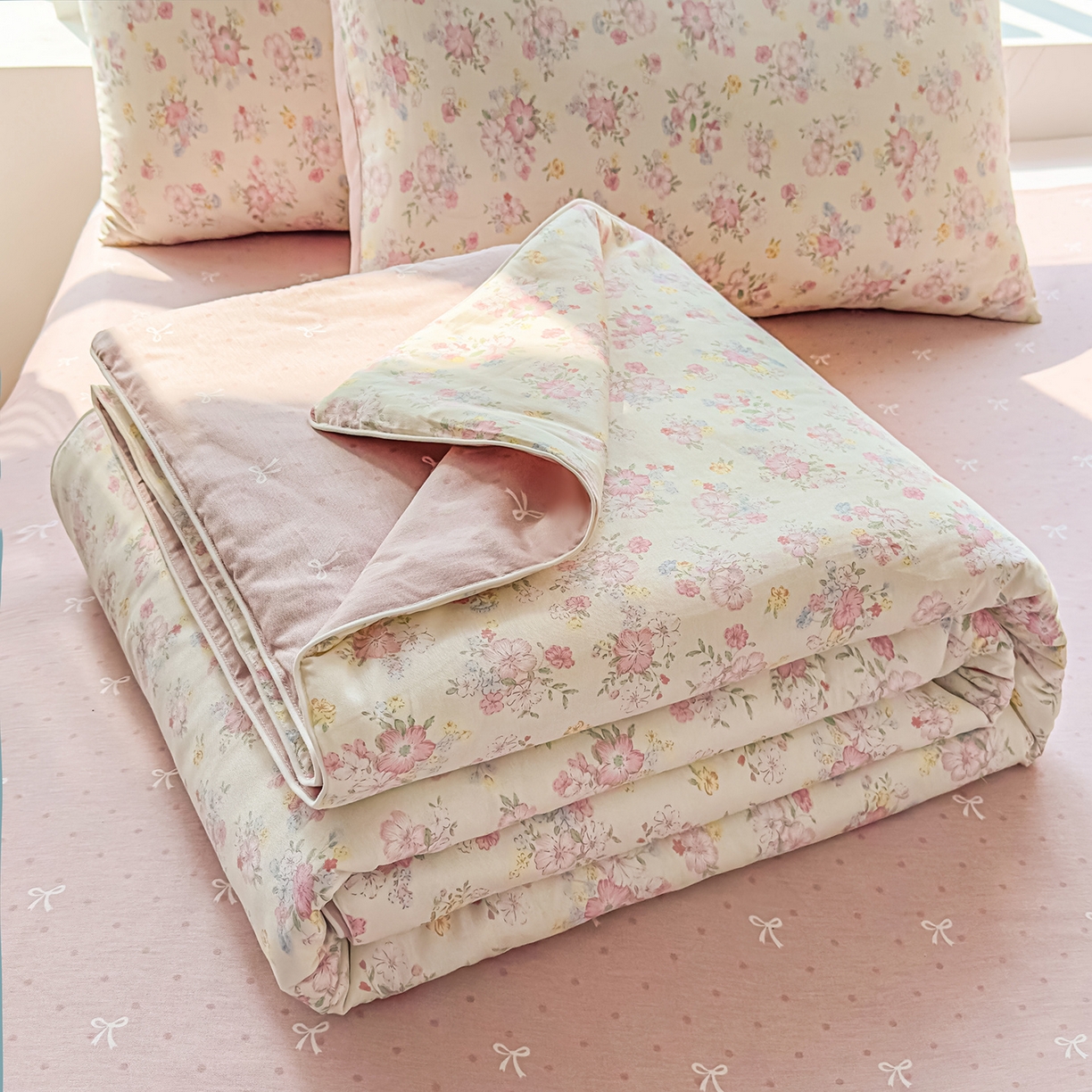 91家纺网 家纺一手货源 找家纺 典冠 2026新款100%里外全棉夏被 夏被四件套 洛琳-粉