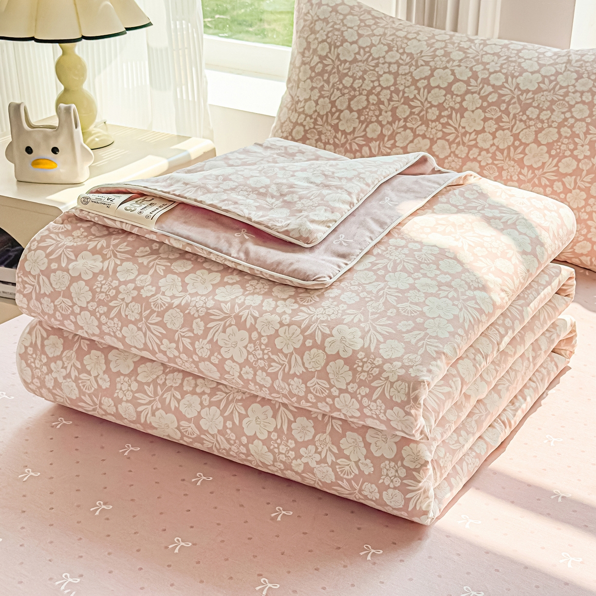 91家纺网 家纺一手货源 找家纺 典冠 2026新款100%里外全棉夏被 夏被四件套 云汐花絮-粉