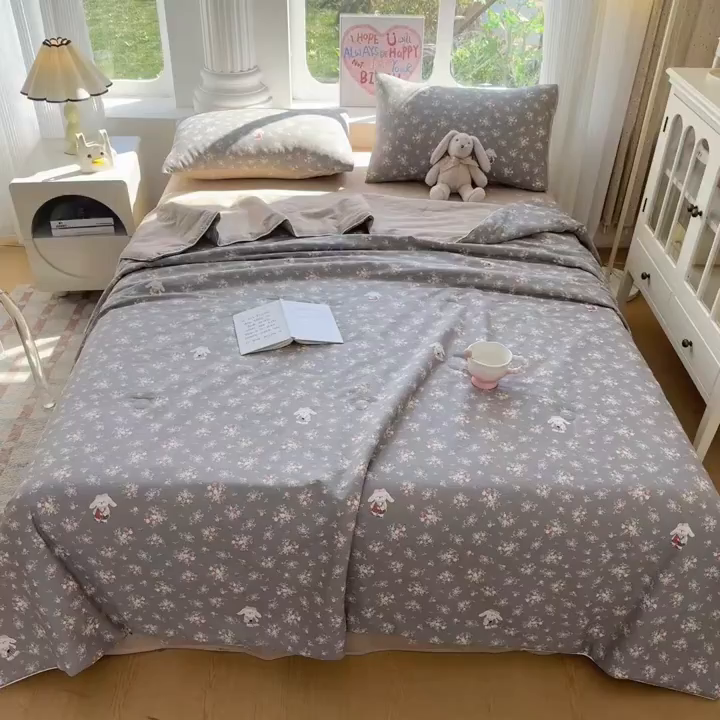 91家纺网 家纺一手货源 找家纺 典冠 2026新款100%里外全棉夏被 夏被四件套 花间采趣-咖