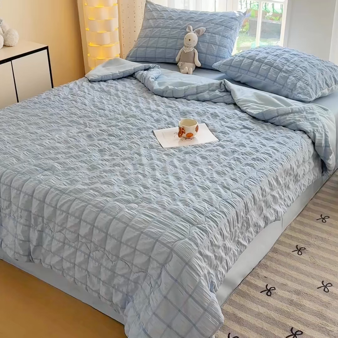 91家纺网 家纺一手货源 找家纺 瑞禾家纺 2026新款泡泡纱夏被空调被夏凉被四件套 梦幻蓝