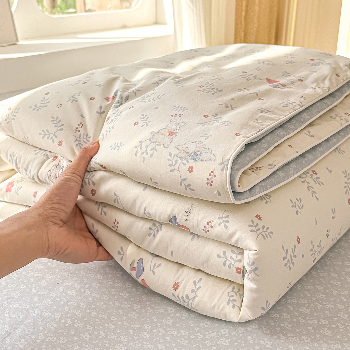 91家纺网 家纺一手货源 找家纺 典冠 2026新款100%里外全棉夏被 夏被四件套 觅时光-兰