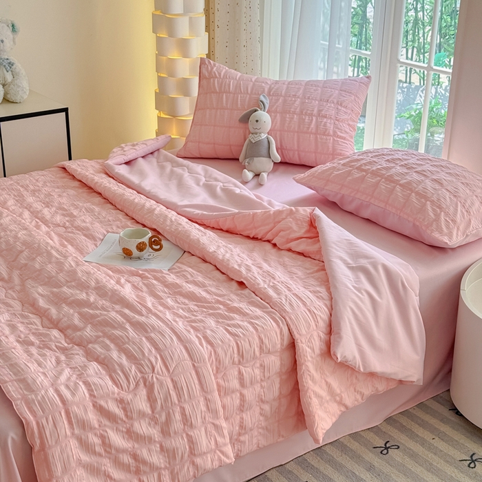 91家纺网 家纺一手货源 找家纺 瑞禾家纺 2026新款泡泡纱夏被空调被夏凉被四件套 蜜桃粉