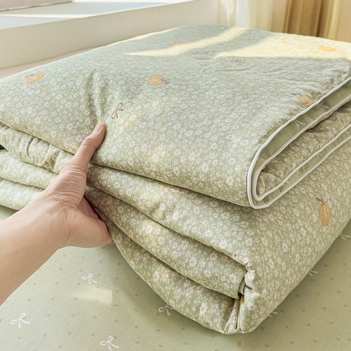 91家纺网 家纺一手货源 找家纺 典冠 2026新款100%里外全棉夏被 夏被四件套 碎花拾影-绿