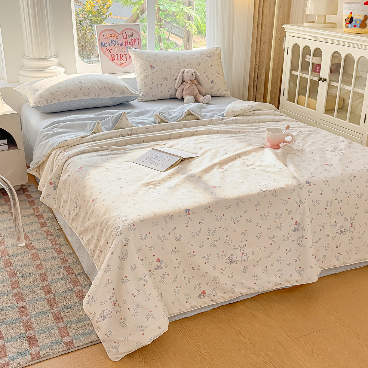 91家纺网 家纺一手货源 找家纺 典冠 2026新款100%里外全棉夏被 夏被四件套 觅时光-兰