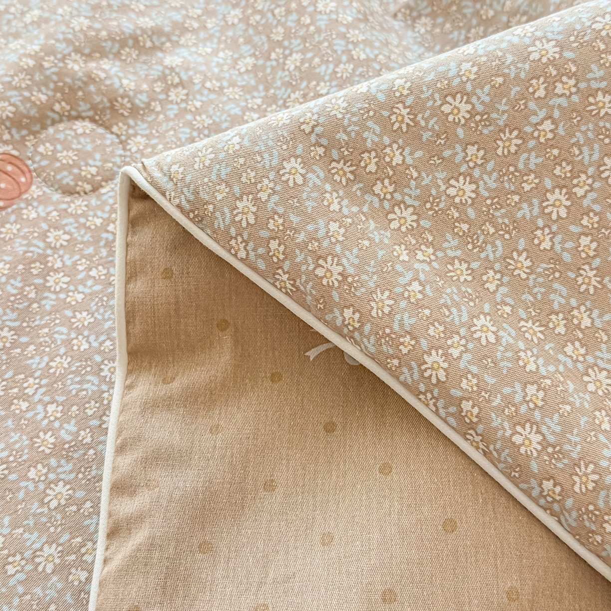 91家纺网 家纺一手货源 找家纺 典冠 2026新款100%里外全棉夏被 夏被四件套 碎花拾影-咖