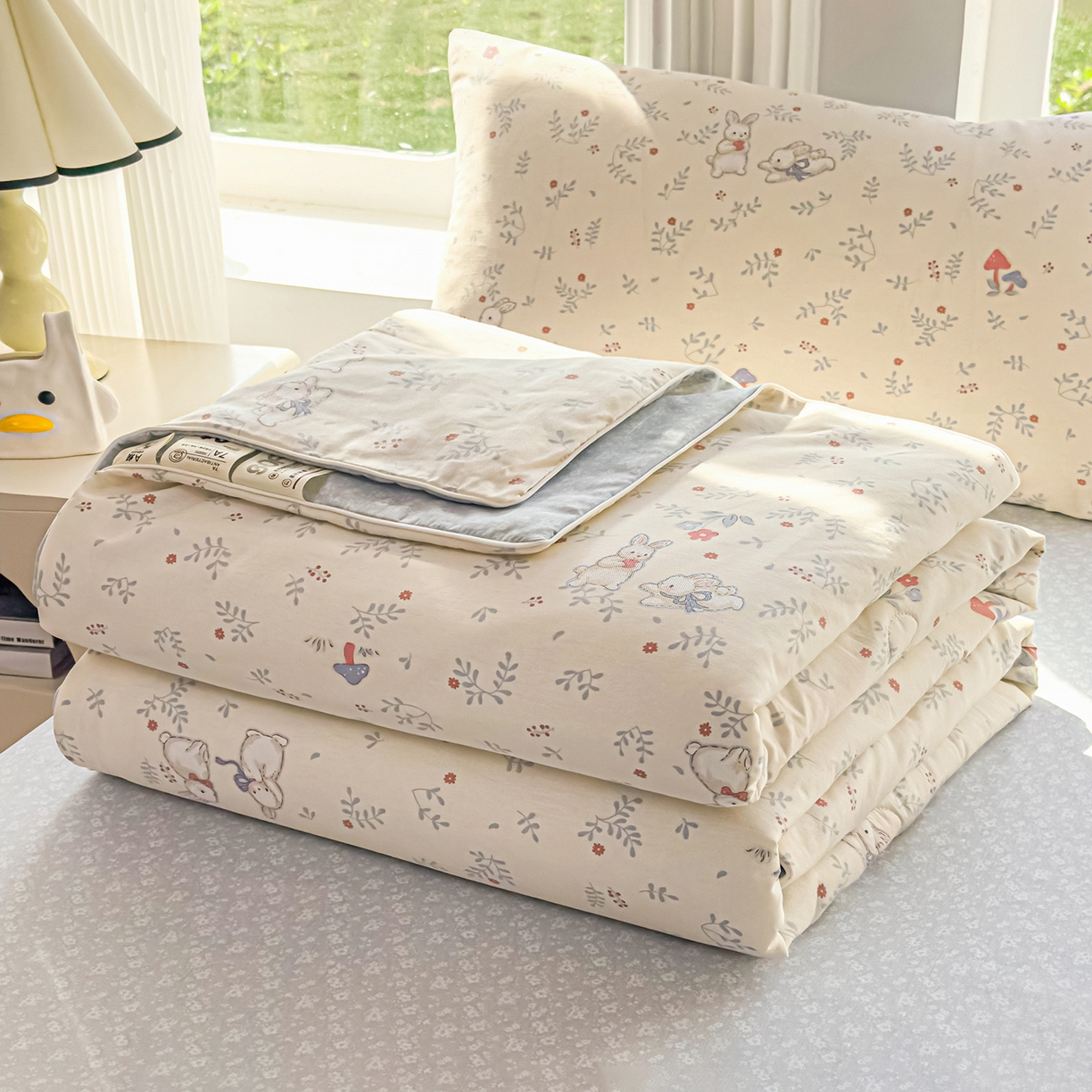 91家纺网 家纺一手货源 找家纺 典冠 2026新款100%里外全棉夏被 夏被四件套 觅时光-兰