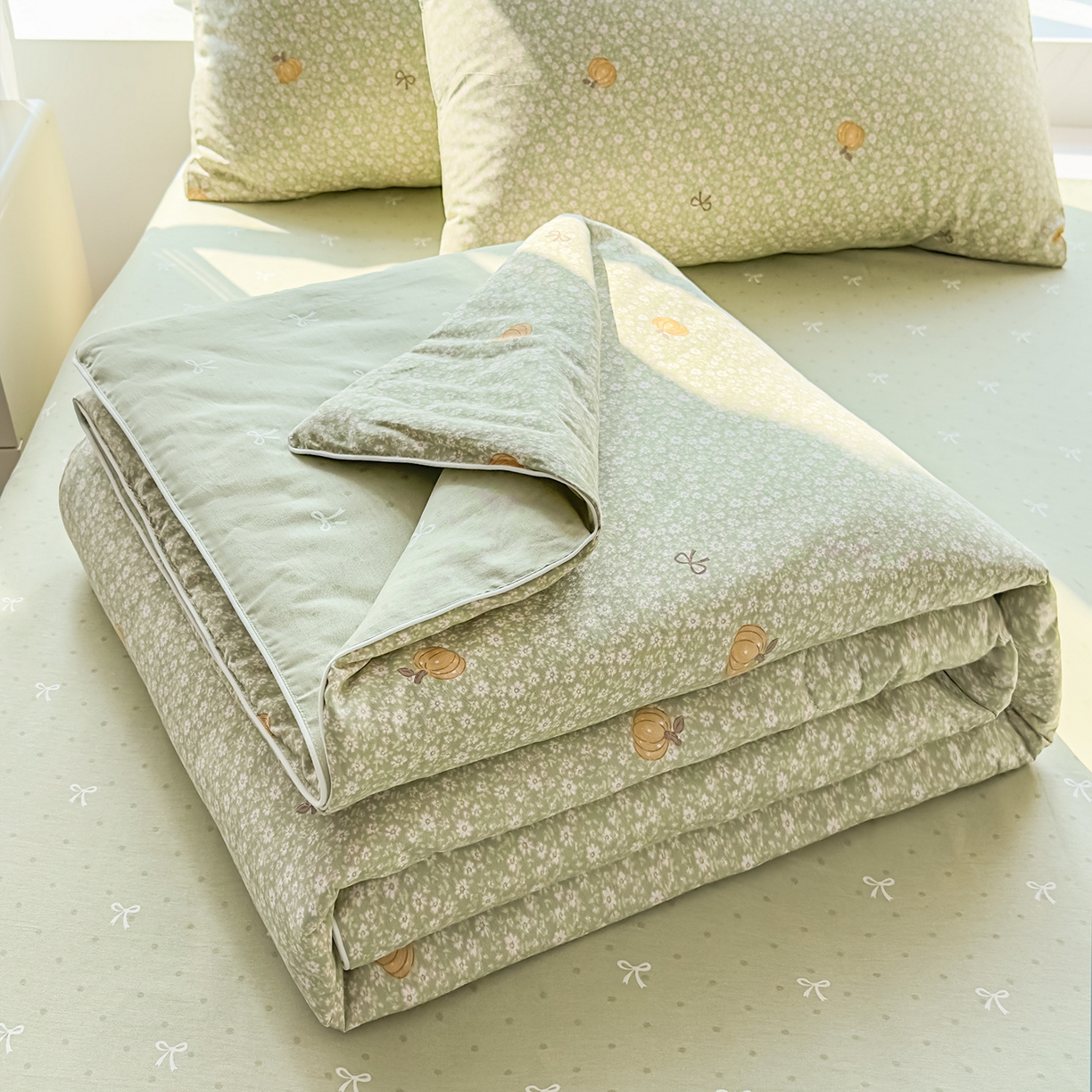 91家纺网 家纺一手货源 找家纺 典冠 2026新款100%里外全棉夏被 夏被四件套 碎花拾影-绿