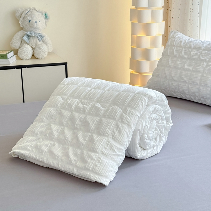 91家纺网 家纺一手货源 找家纺 瑞禾家纺 2026新款泡泡纱夏被空调被夏凉被四件套 茉莉白+灰