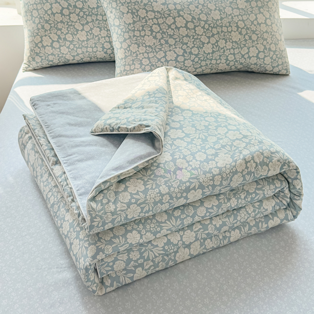 91家纺网 家纺一手货源 找家纺 典冠 2026新款100%里外全棉夏被 夏被四件套 云汐花絮-兰