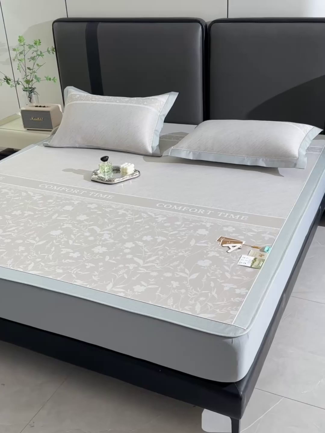 91家纺网 家纺一手货源 找家纺 小牛席业 2026春夏新款PE琉璃叶语提花凉感冰丝席席子-床笠款 香槟