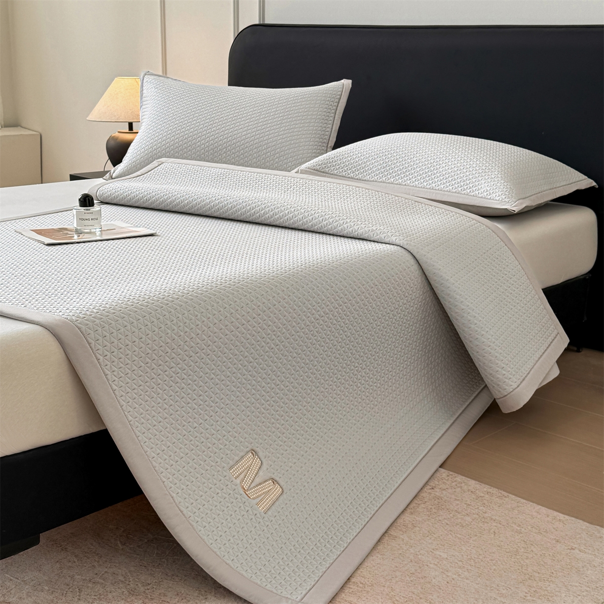 91家纺网 家纺一手货源 找家纺 叠派家纺 2026新款夏季高端竹席pe藤席空调软席可水洗席子凉席-慕尚M纹 床席款-慕尚M纹-灰