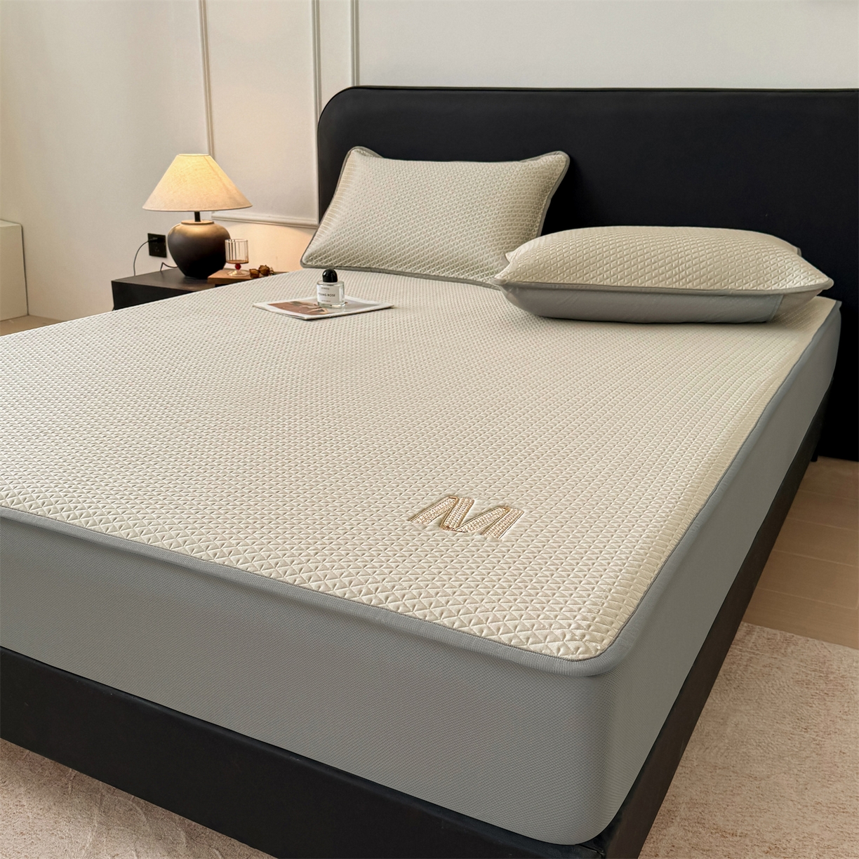 91家纺网 家纺一手货源 找家纺 叠派家纺 2026新款夏季高端竹席pe藤席空调软席可水洗席子凉席-慕尚M纹 床笠款-慕尚M纹-咖