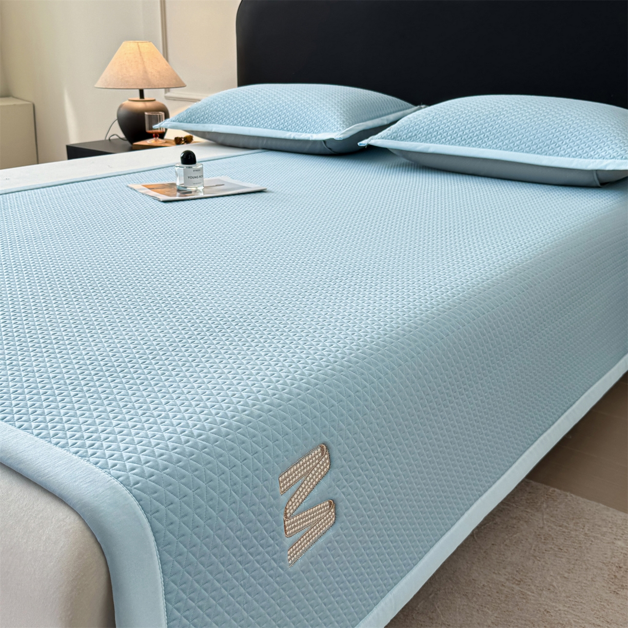 91家纺网 家纺一手货源 找家纺 叠派家纺 2026新款夏季高端竹席pe藤席空调软席可水洗席子凉席-慕尚M纹 床席款-慕尚M纹-蓝