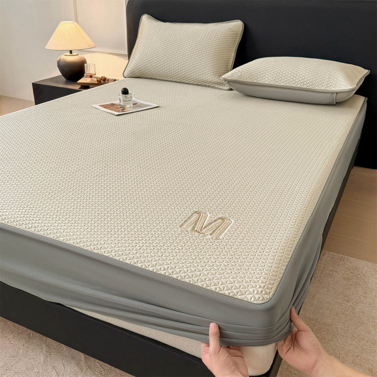 91家纺网 家纺一手货源 找家纺 叠派家纺 2026新款夏季高端竹席pe藤席空调软席可水洗席子凉席-慕尚M纹 床笠款-慕尚M纹-咖