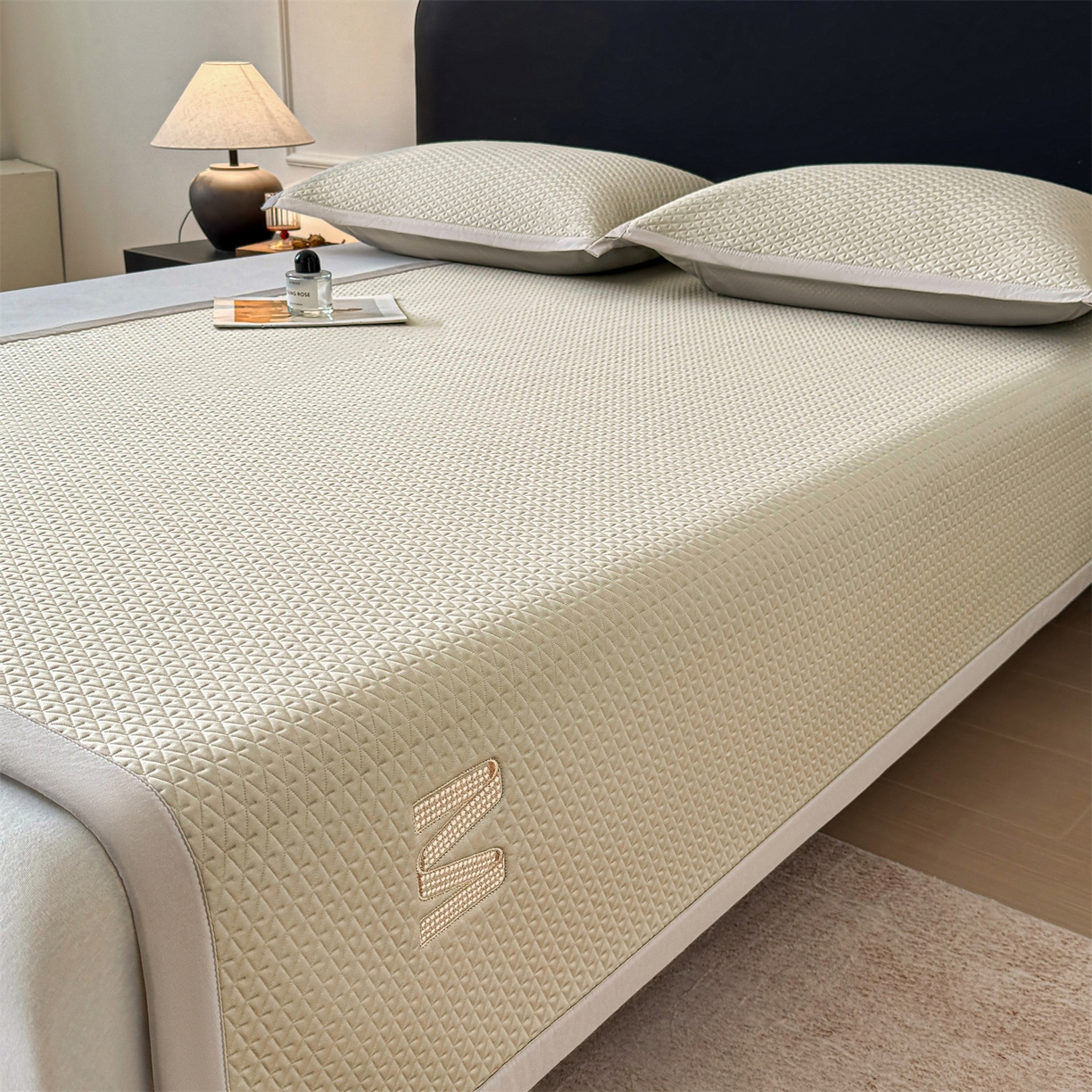 91家纺网 家纺一手货源 找家纺 叠派家纺 2026新款夏季高端竹席pe藤席空调软席可水洗席子凉席-慕尚M纹 床席款-慕尚M纹-咖