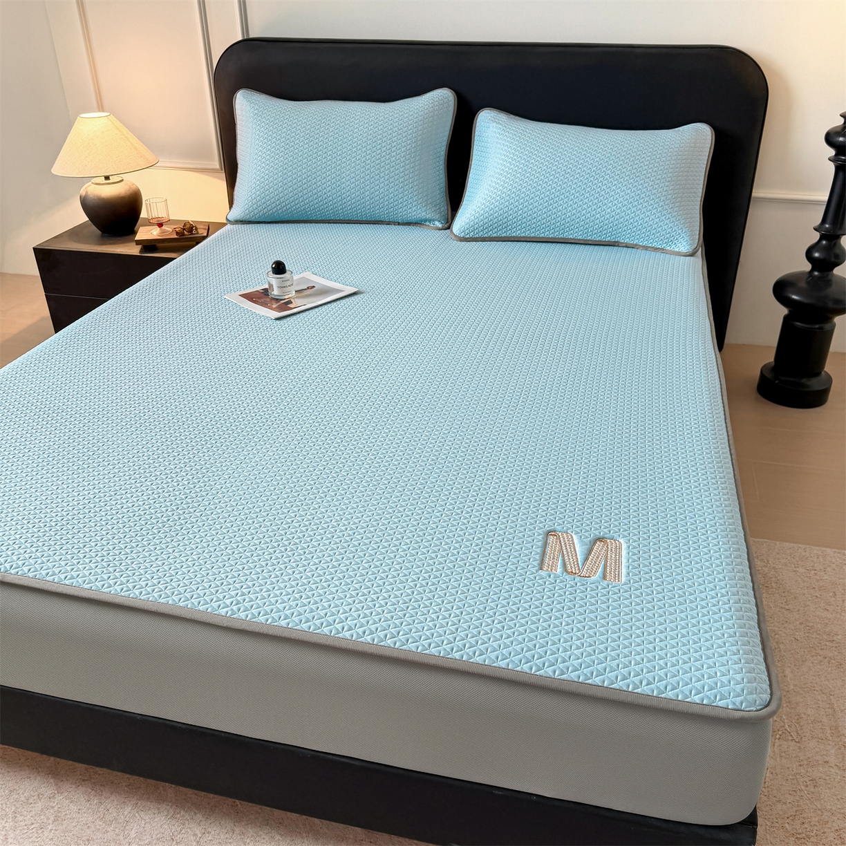 91家纺网 家纺一手货源 找家纺 叠派家纺 2026新款夏季高端竹席pe藤席空调软席可水洗席子凉席-慕尚M纹 床笠款-慕尚M纹-蓝