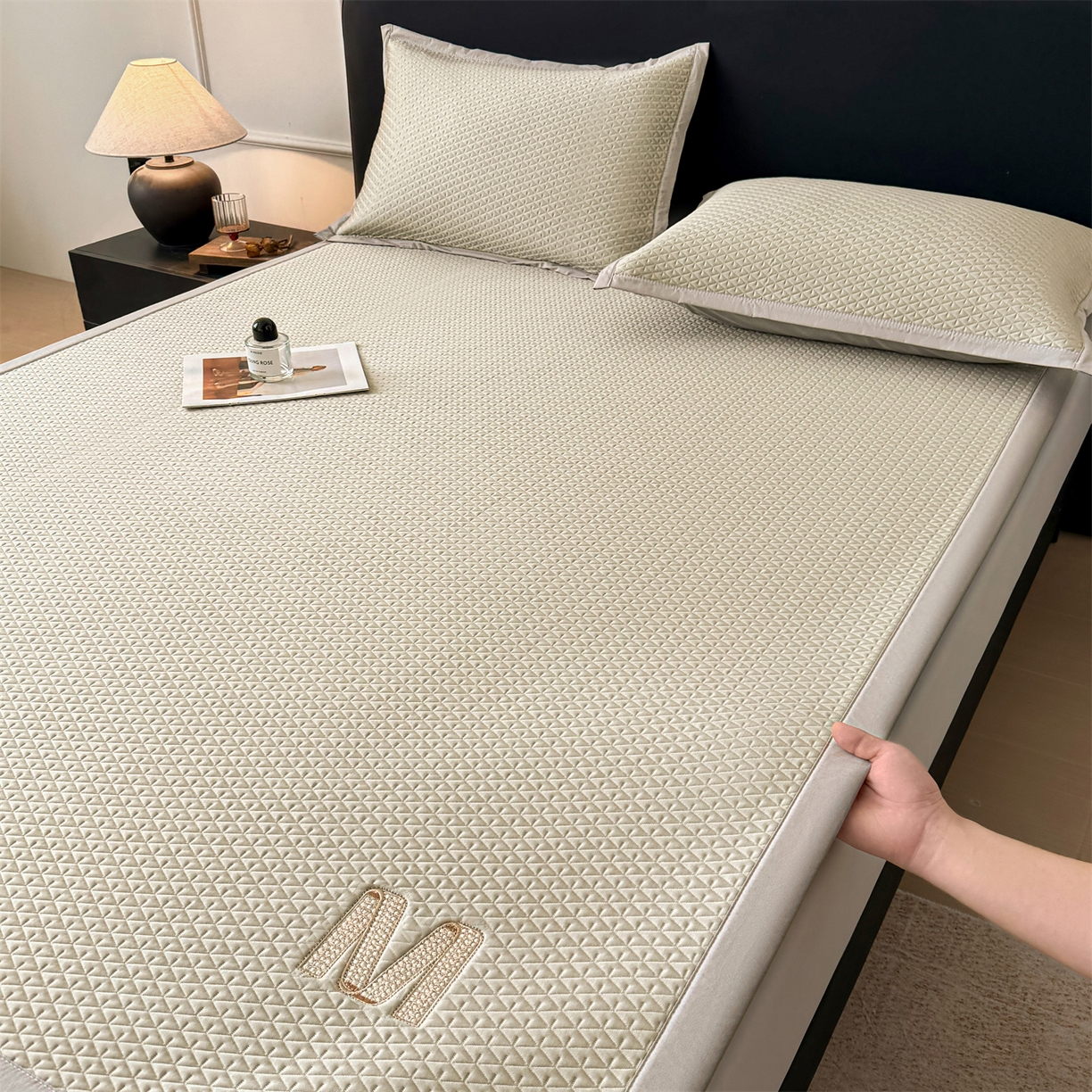 91家纺网 家纺一手货源 找家纺 叠派家纺 2026新款夏季高端竹席pe藤席空调软席可水洗席子凉席-慕尚M纹 床席款-慕尚M纹-咖