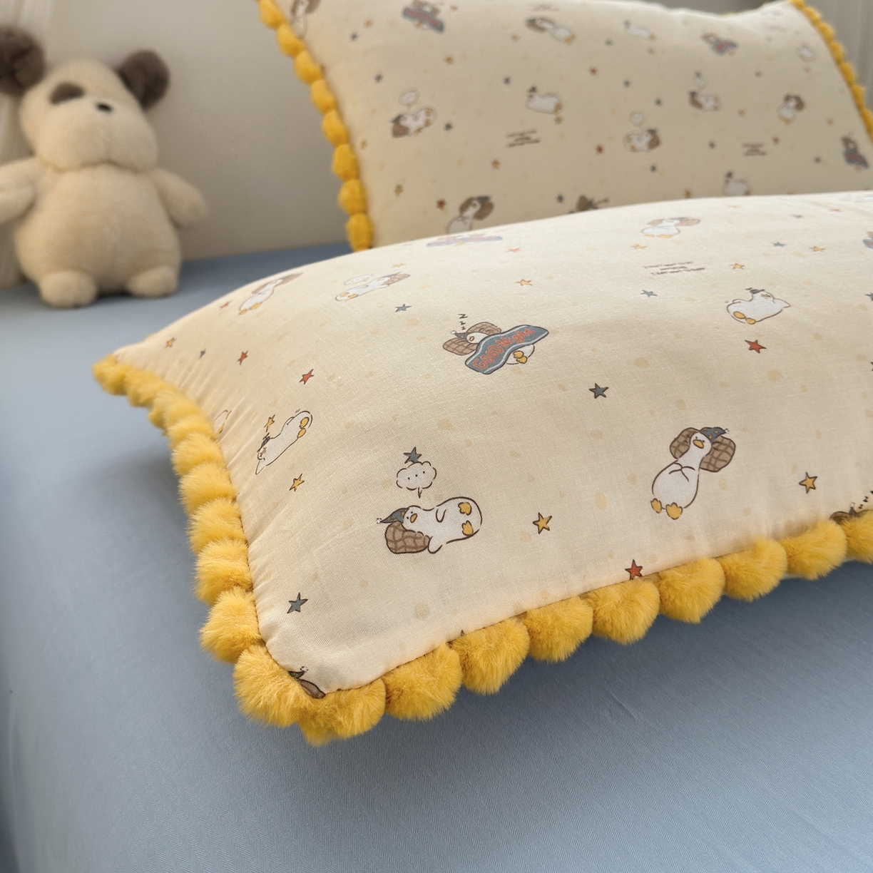 91家纺网 家纺一手货源 找家纺 丽涵家纺 2026新款全棉纯棉双层纱毛球花边单品枕套枕套单件 晚安鸭-黄